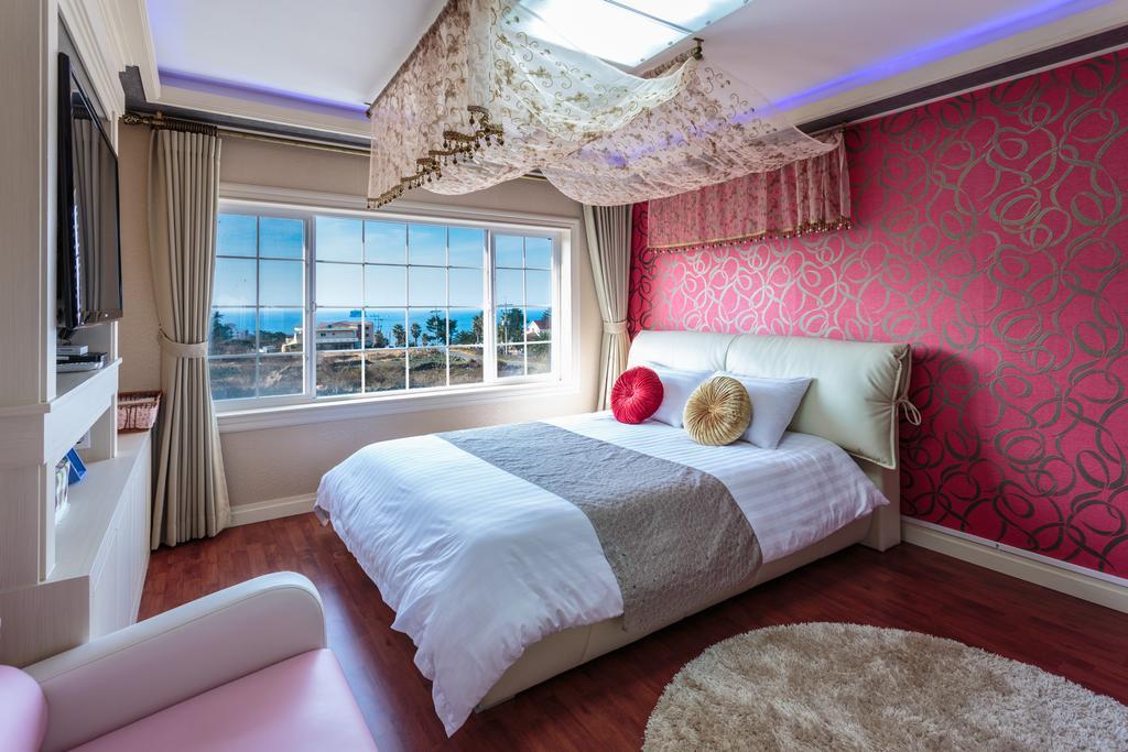 White Dream Pension Jeju Esterno foto