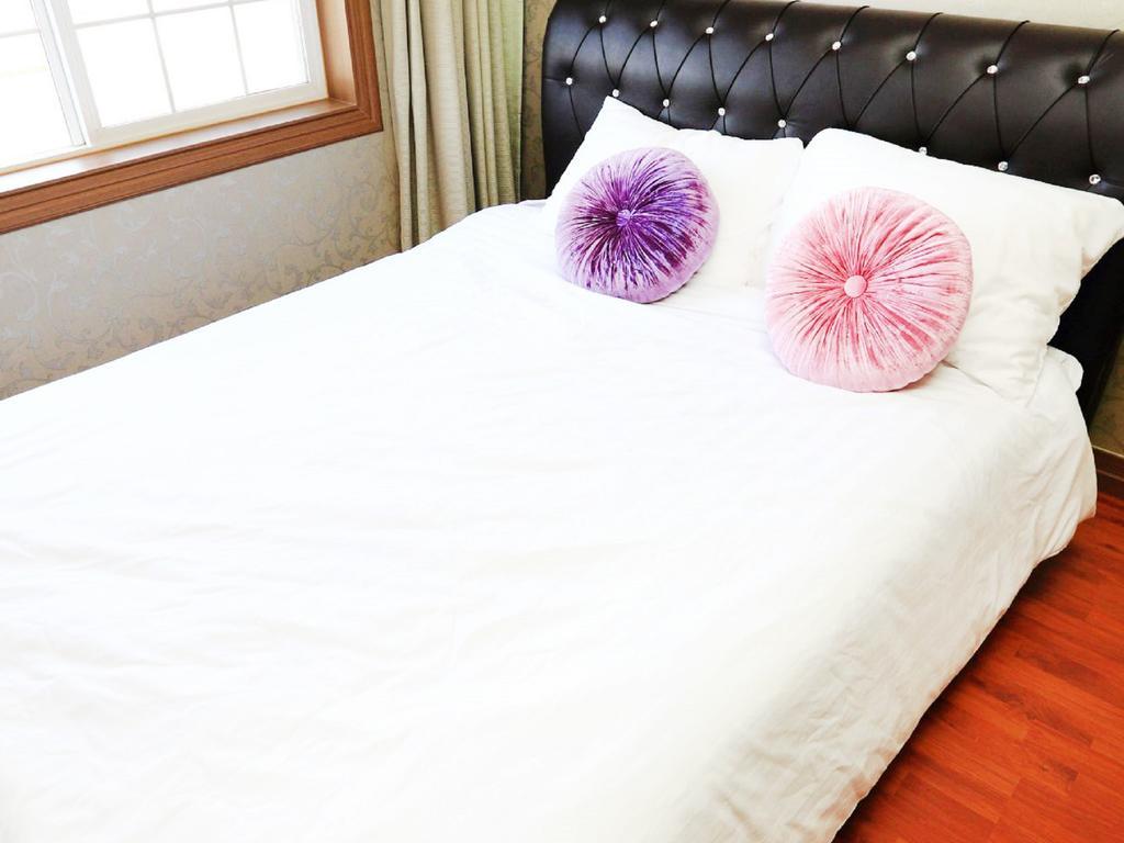 White Dream Pension Jeju Esterno foto