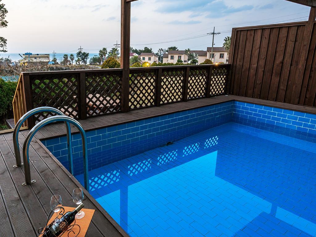 White Dream Pension Jeju Esterno foto