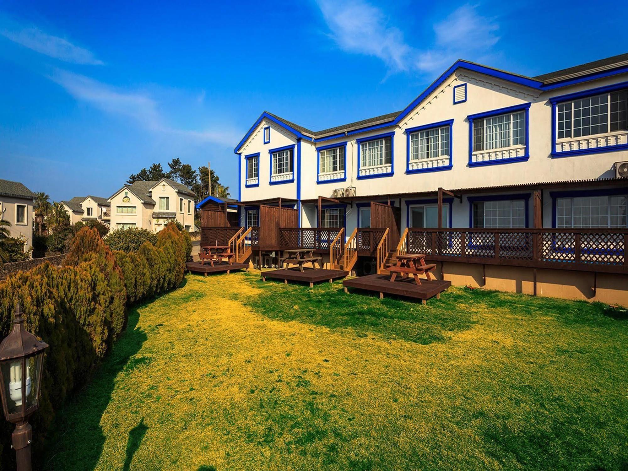 White Dream Pension Jeju Esterno foto