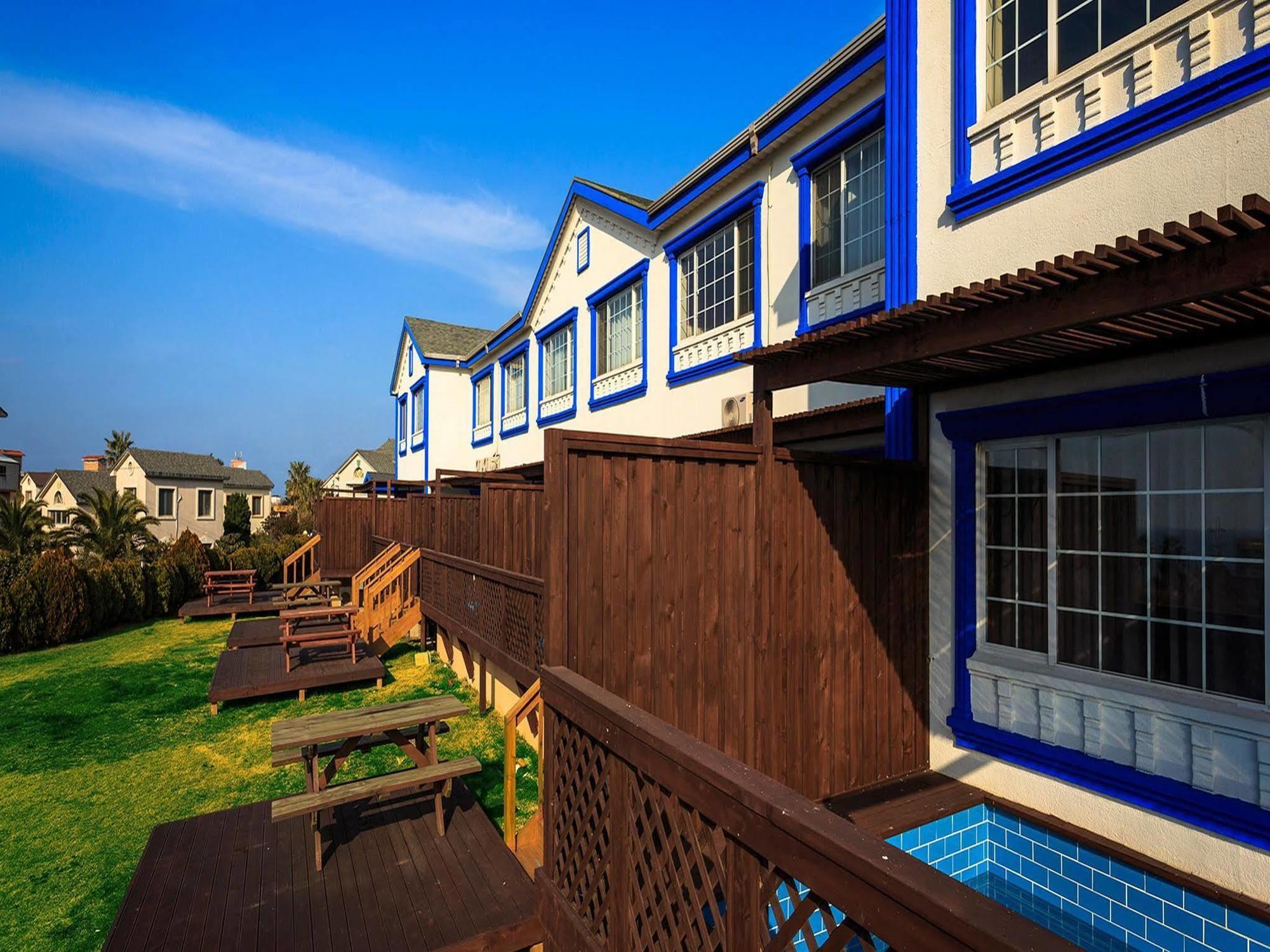 White Dream Pension Jeju Esterno foto