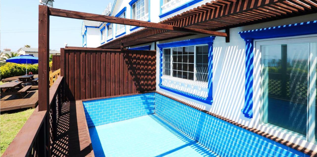 White Dream Pension Jeju Esterno foto